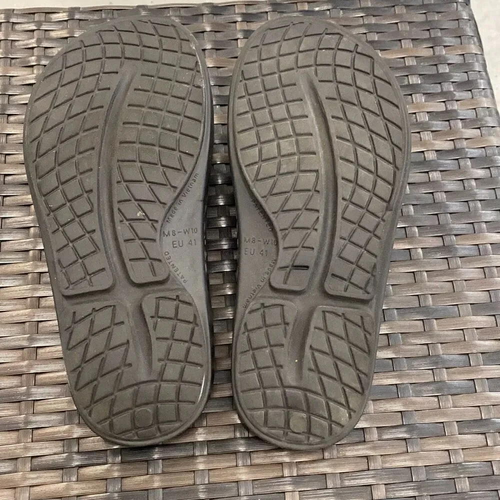 Oofos sandals women’s size 10